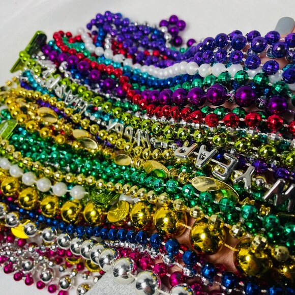 Mardi Gras Beads Party Random Lot 35 Mixed Colors & Styles Bud Light Medical NY - Picture 4 of 10